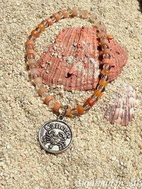 Alquimia Peach and Clear Beaded Cancer Zodiac Bracelet
